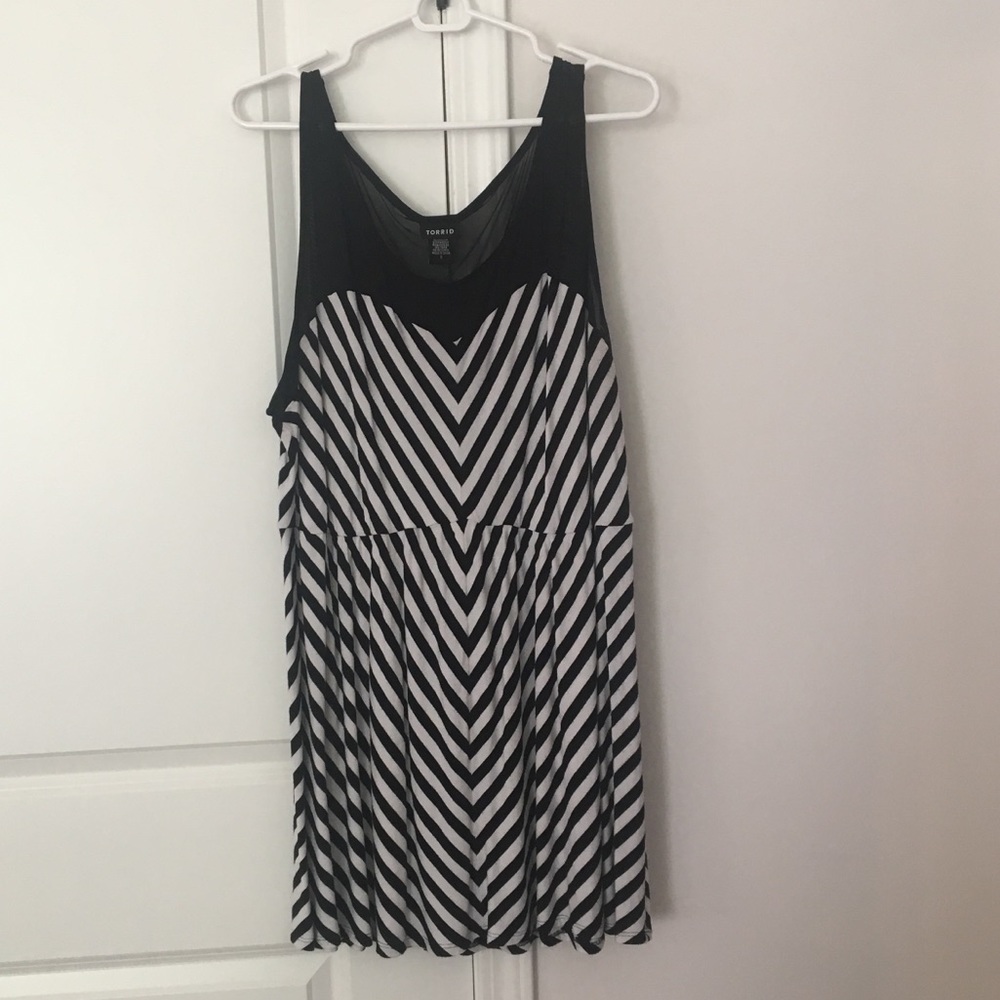 Torrid black and white chevron shirt with mesh top
